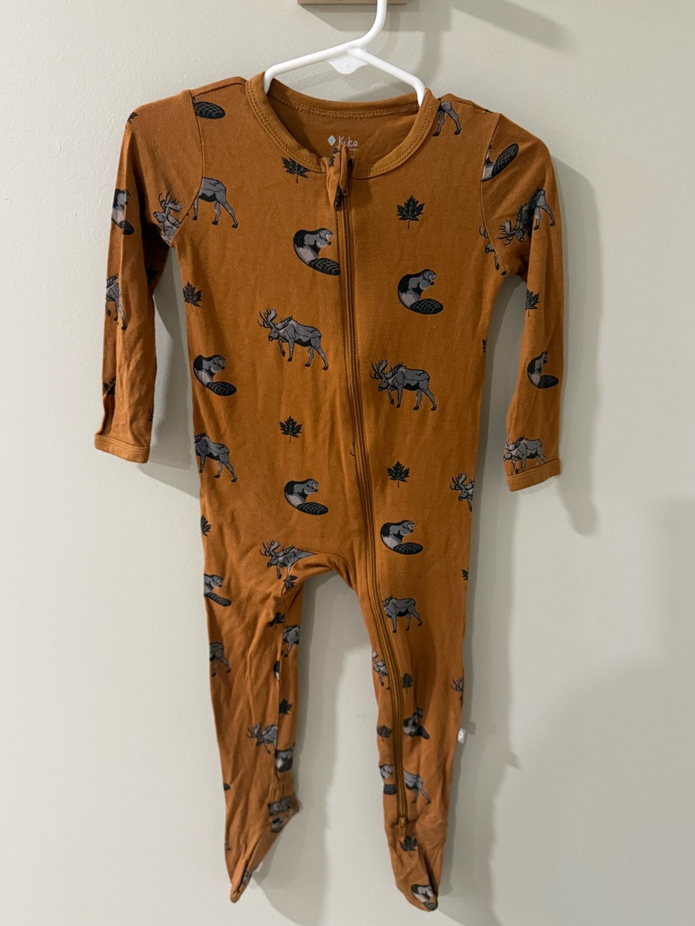Kyte Baby Size 12-18 month bamboo zippered footie romper in print Canadian